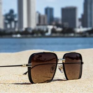 NWOT Blenders Phoenix in Matte Espresso